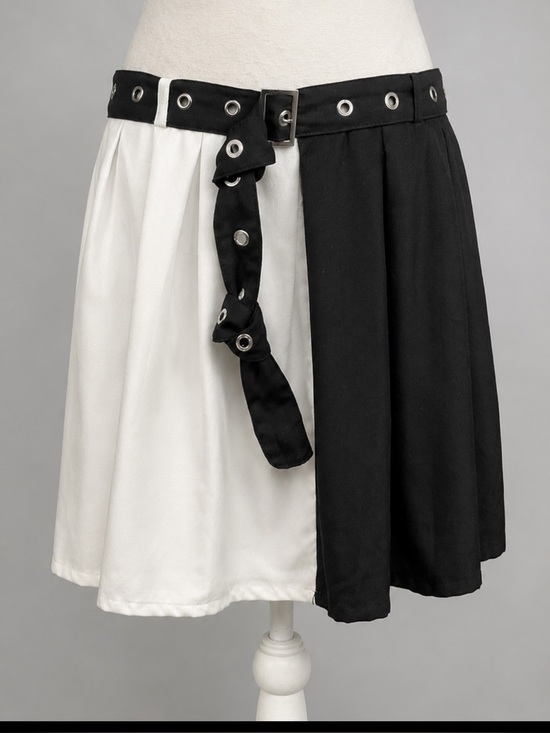 Dresses & Skirts - Hot Topic Black & White Colorblock Pleated Mini Skirt Removable Grommet Belt 2X